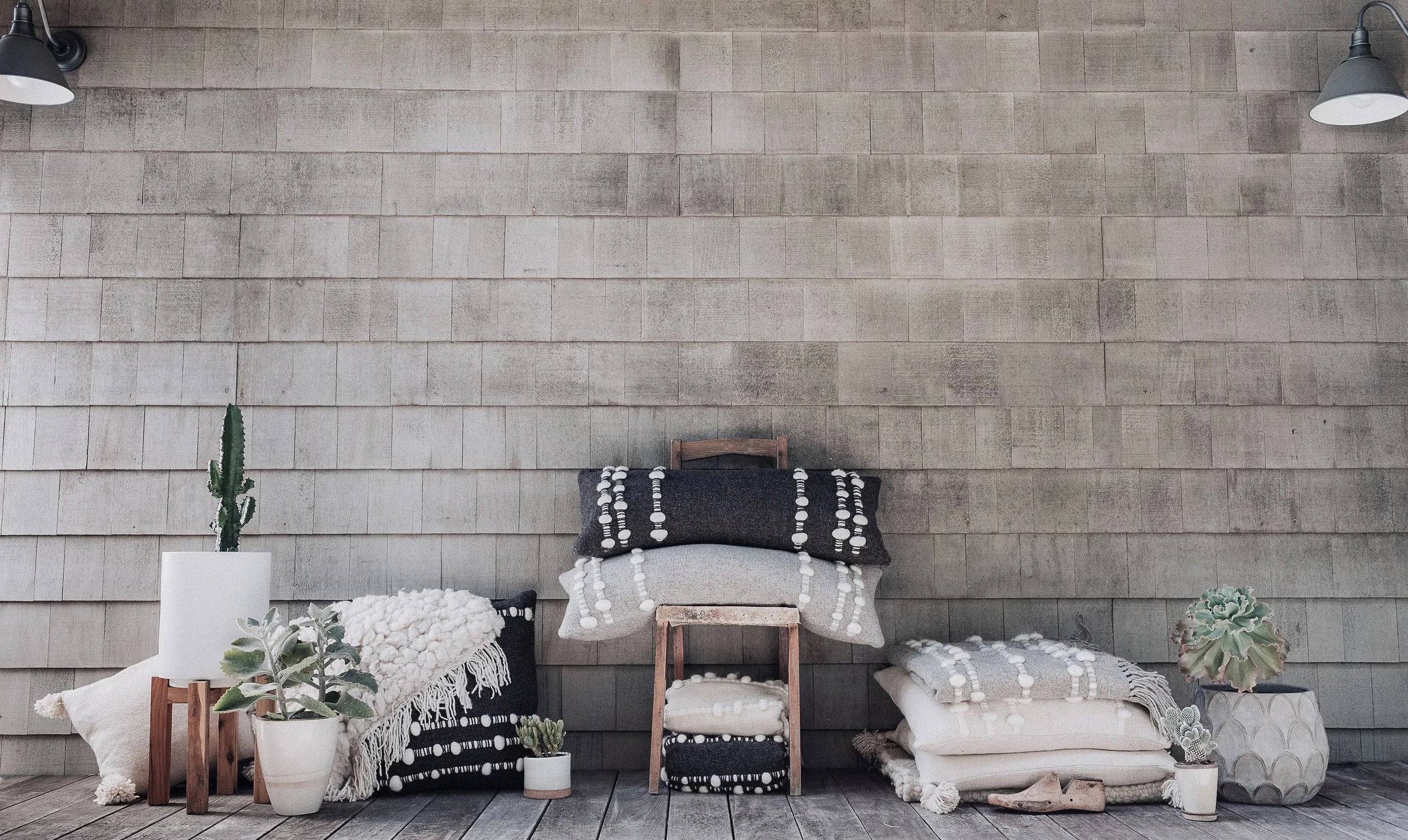 Kuk Throw Blanket
