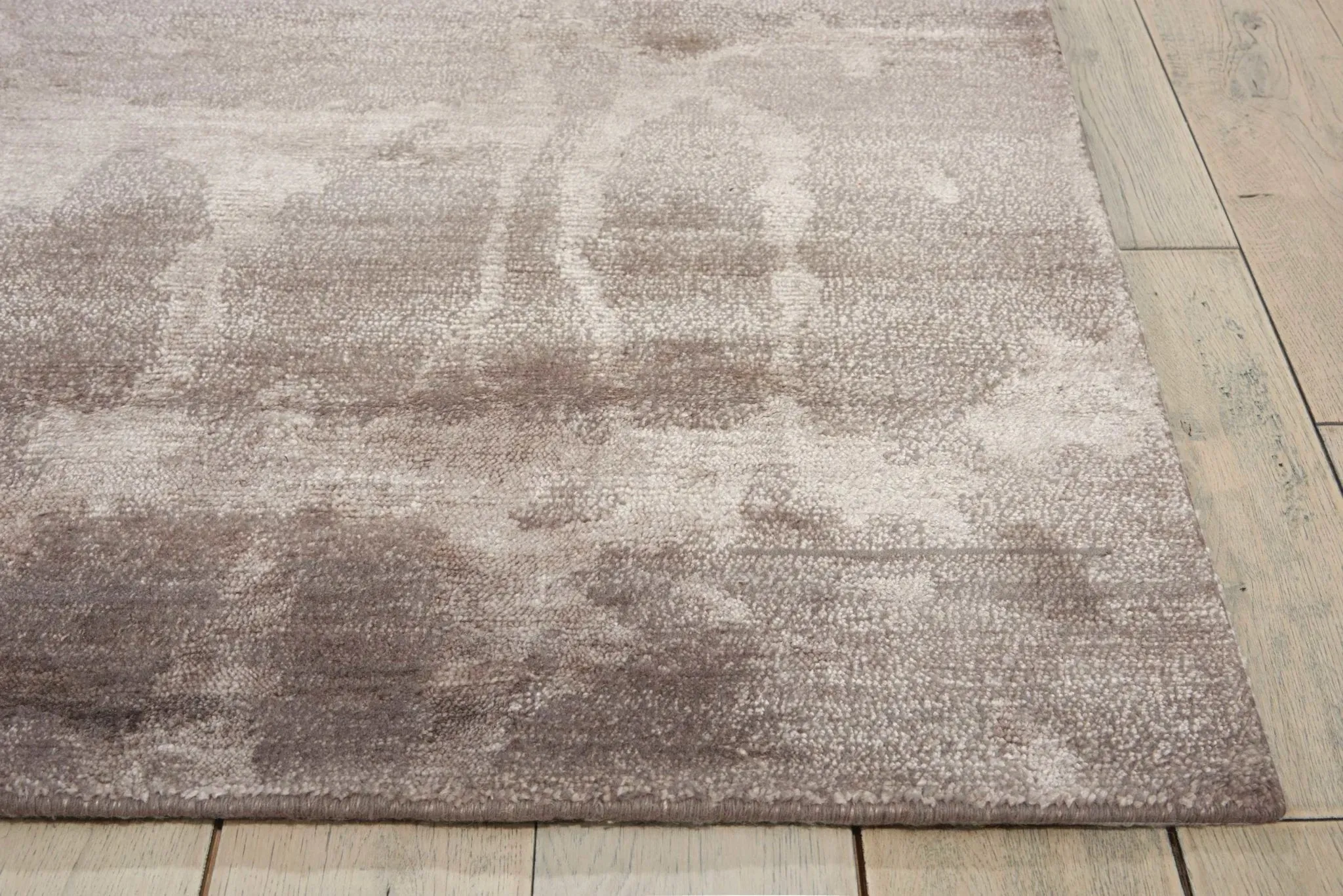Silk Shadows SHA02 Silver Rug