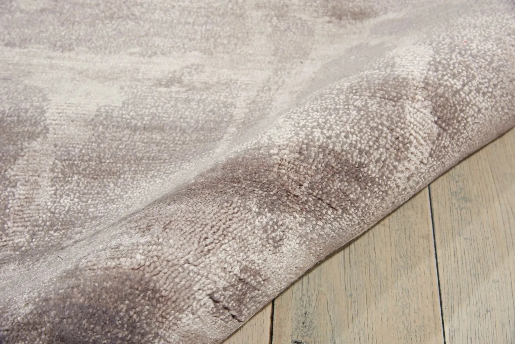 Silk Shadows SHA02 Silver Rug
